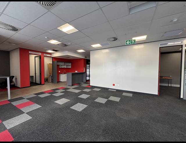 156M² OFFICE TO LET IN DURBANVILLE CENTRAL